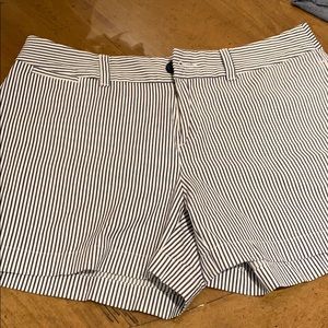 Vineyard vines striped shorts